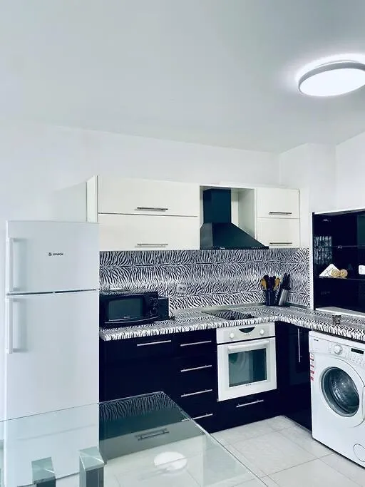 Black & White Style Apartment In A Great Location! Szófia